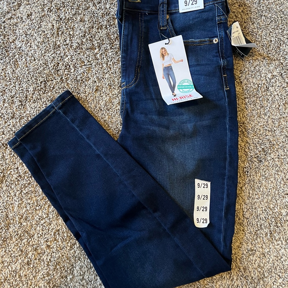 Celebrity pink women’s high-rise skinny jeans. Size 29.